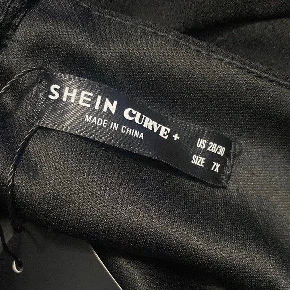 ⬇️SHEINCurve+ Black Asymmetrical Ruffled Cocktail Dress - Picture 4 of 5